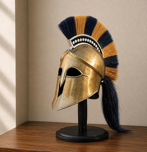 Casque corinthien spartiate grec en métal avec plume noire et or, casque de guerrier antique, objet décoratif historique de collection - Product Image 2