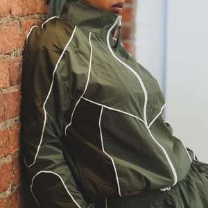 Ensemble de survêtement sportif unisexe vert olive, fermeture éclair intégrale, col montant, polyester et coton respirant, coupe régulière, pour adulte, idéal pour l'automne - Product Image 4