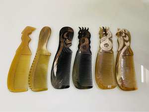 Peigne en corne Corne de buffle de qualité supérieure Surface naturelle polie pour un toilettage lisse Vietnam Artisan Work - Product Image 2