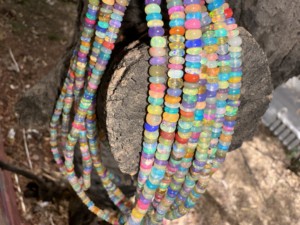 Cuentas de Ópalo Etíope Multicolor Lisas en Forma de Rondelle, Cuentas de Ópalo Candy Lisas, Cuentas de Ópalo Multifuego, Cuentas de Ópalo Arcoíris Welo de 3-5 mm - Product Image 1