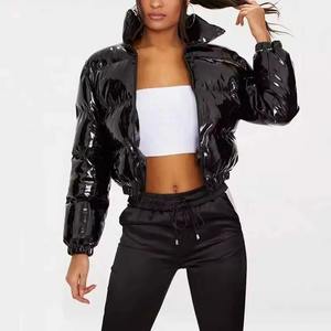 Veste courte matelassée respirante en viscose pour femme avec logo brodé personnalisé, col montant, manteau bouffant, vêtement d'extérieur court d'hiver, OEM - Product Image 1