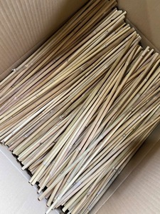 Piquets en bambou naturel en gros pour le soutien des plantes en pépinière et dans les jardins et fermes - Product Image 1
