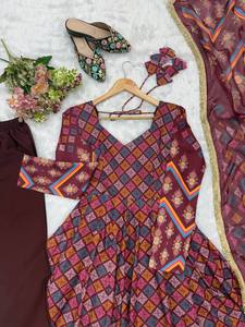 Conjunto de Vestido Maslin Estampado para Mujer con Encaje Dorado, Largo hasta el Tobillo, Sin Arrugas, de Secado Rápido, Reversible, Listo para Usar en Fiestas y Bodas - Product Image 6