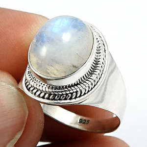 Bague en argent sterling 925 à prix de gros avec pierre de lune arc-en-ciel taille ovale sertie clos, style bohème, bijoux unisexe - Product Image 3