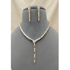 Ensemble collier et boucles d'oreilles en zircon AD de haute qualité, finition dorée élégante, pour femmes et filles, idéal pour les fêtes et les mariages - Product Image 2