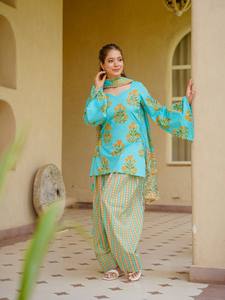 Ensemble de kurta décontracté pour femmes en tissu bleu à imprimé floral avec pantalon palazzo et écharpe pour les occasions de fête - Product Image 1