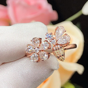 Magnifique bague abeille en or massif avec diamant blanc taille poire, bijou d'anniversaire inspiré de la nature, cadeau pour femme - Product Image 1