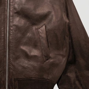 Chaqueta Bomber de Cuero Marrón |   Abrigo clásico de piel sintética con cremallera |   Chaqueta Bomber Oversize Estilo Universitario |   Fabricante OEM Personalizado - Product Image 4