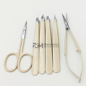 Pinzas para Cejas RMI, Producto Más Popular, Color Nude con Recubrimiento en Polvo / Punta Plateada de Acero Inoxidable con Resorte / Set de Tijeras para Cutículas - Product Image 1