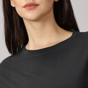 เสื้อยืดคอตตอนโอเวอร์ไซส์ผู้หญิงสั่งทำขายส่ง ระบายอากาศได้ดี ทรงบ็อกซี่ ไหล่ตก แบรนด์ส่วนตัว สไตล์สตรีทแวร์ - Product Image 2