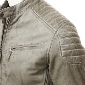 Veste en cuir décontractée pour homme avec logo sur le devant, design imperméable et écologique pour les voyages en plein air et l'usage quotidien - Product Image 5