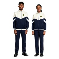 Uniformes scolaires en gros : Veste blanche à rayures chevron marine, pantalon à bord côtelé contrastant, badge personnalisé – Uniformes scolaires pour garçons et filles