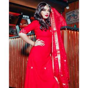 Ensemble de costume pour femme en mousseline de rayonne rouge taille XS, lumineux et élégant - Product Image 5