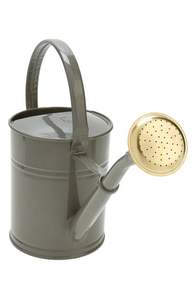 Regadera de jardín compacta y decorativa de metal para plantas de escritorio de oficina y jardinería en espacios pequeños - Product Image 3