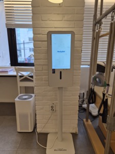 Bodydot BDF1000 Analyseur corporel intelligent alimenté par l'IA pour le suivi de la santé, avec cadre en alliage d'aluminium flexible, non pliable, suivi corporel complet - Product Image 4