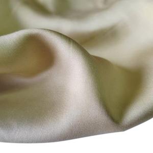 Tela de Sarga Satinada 100% Lyocell Ecológica, Transpirable, Tipo Algodón 60s, para Vestidos de Niña, Camisas de Niño, Pijamas y Ropa de Bebé - Product Image 2