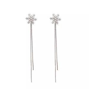 AMBER JEWELS Pendientes de Plata con Diamantes en Forma de Copo de Nieve, Chapados en Oro Sólido de 14K, Estilo Vintage Unisex para Uso Diario, Certificados por IGI - Product Image 3
