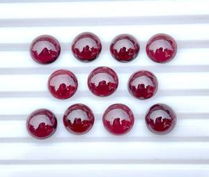 Cabujones Sueltos de Granate Rodolita Natural, Diseñados para un Brillo Intenso de Frambuesa, Acabado Liso y Atractivo de Gema Atemporal - Product Image 1