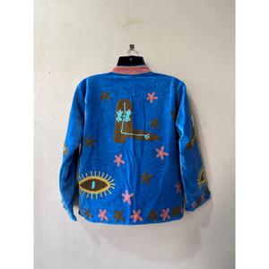 Chaqueta Bomber de Terciopelo Bordada a Mano con Cuello Mandarín, Manga Larga, Patrones Florales Azules, Corta y Ecológica - Product Image 4