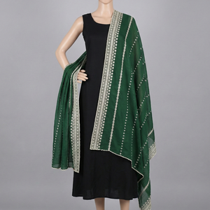 Hijab en Chiffon Géométrique Africain Vert Premium |   Écharpe et châle longs musulmans respirants pour toutes les saisons - Product Image 4