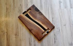 Planche à découper en bois faite à la main, forme rectangulaire avec poignée, bois naturel avec design grain de résine, bloc de découpe de cuisine - Product Image 2