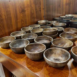 Tazón de madera de mango con diseño de quemaduras ligeras, hecho a mano, a precio económico. - Product Image 6