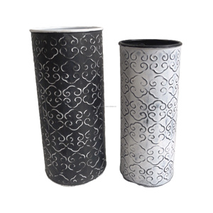 Forme de cylindre de planteur en métal d'artisanat indien pour la décoration de salon de jardin idéal pour la décoration de fleurs et de plantes au prix de gros - Product Image 6