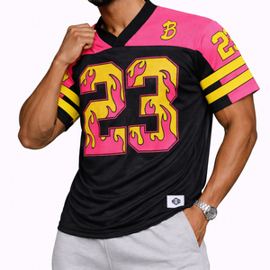 เสื้อฟุตบอลอเมริกันแบบตาข่ายสั่งทำได้ MOQ ต่ำ สีชมพูเปลวไฟ หมายเลข 23 พิมพ์ลายแบบ Sublimation ระบายอากาศได้ดี ชุดทีม OEM ผู้ผลิตขายส่ง - Product Image 4