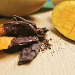 Mangues séchées trempées dans du chocolat de qualité supérieure, faibles en sucre, collations de fruits saines, friandises sucrées, marque privée, support OEM - Product Image 2
