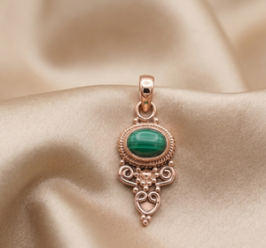 Pendentif en malachite naturelle, argent sterling 925, collier vintage bohème fait à la main, charme en pierres précieuses, bijoux pour femmes, cadeau pour maman, sœur - Product Image 2