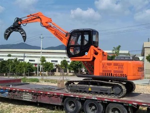 Excavatrice sur chenilles polyvalente d'occasion de 3000 kg avec flèche déportée et joysticks de précision pour travaux en espace restreint - Product Image 4