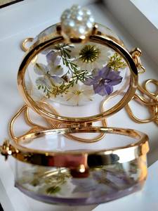 Bolso de Mano de Resina con Esfera de Flores Prensadas Personalizable y Ecológico Pink Meadow - Product Image 6