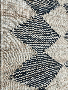 Tapis de coureur à tissage plat en jute tissé à la main durable avec des motifs tribaux Kilim vintage exportation tapis de jute pliable en inde - Product Image 3