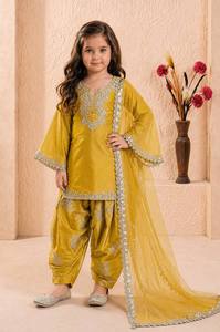 Conjunto Étnico de Diseño para Niñas, Estilo Gujarati, con Top Bordado de Seda Romana, Palazzo Farshi y Dupatta de Organza con Calado, Transpirable - Product Image 1