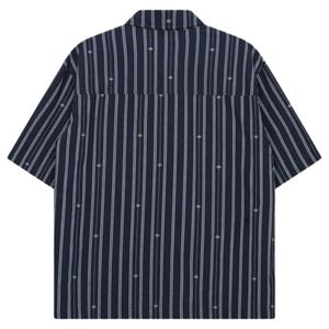 เสื้อเชิ้ตผู้ชายลายทางแนวตั้ง แขนสั้น ติดกระดุม ลำลอง ใส่สบาย น้ำหนักเบา ผ้าทอ สำหรับฤดูร้อน รับผลิตแบบ OEM ขายส่ง - Product Image 2