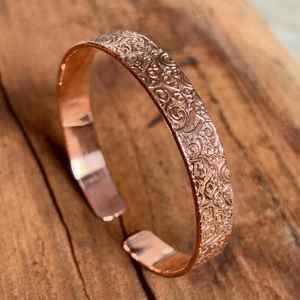 Brazalete de Cobre Vintage Hecho a Mano para Hombre y Mujer, Brazalete Magnético Elegante con Grabado para Alivio del Dolor y Bienestar - Product Image 2