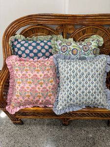 Funda de Almohada Cuadrada de Lujo de Algodón con Rayas Florales Bohemias y Borde con Volantes para Decoración del Hogar - Product Image 3
