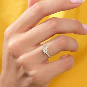 Anillo minimalista Toi Et Moi con doble diamante de corte corazón cultivado en laboratorio y oro macizo de 14K, regalo sorpresa de compromiso para tu pareja - Product Image 2