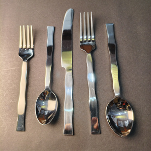 Juego de Cubiertos de Acero Inoxidable de 5 Piezas, Versátiles Sporks y Cucharas Híbridas con Mango Tradicional Acanalado en Forma de Abanico - Product Image 2
