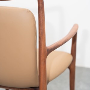 Chaise de salle à manger nordique haut de gamme en bois massif avec coussin en cuir pleine fleur, mobilier de luxe moderne pour salle à manger et restaurant PISANO - Product Image 1