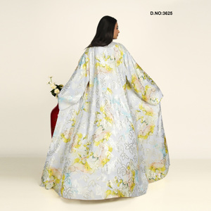 Chaqueta Larga Abaya de Satén Jacquard de Excelente Calidad para Bodas y Eventos Especiales, Disponible para la Venta - Product Image 4