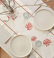 Nappe de table en coton beige personnalisée en gros, brodée corail rouge, lavable et durable pour mariages et événements à domicile
