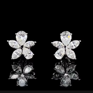 Pendientes de Diamantes Cultivados en Laboratorio con Certificación SGL de 2.00 CTW, Forma de Pera y Marquesa, Joyería Fina - Product Image 3