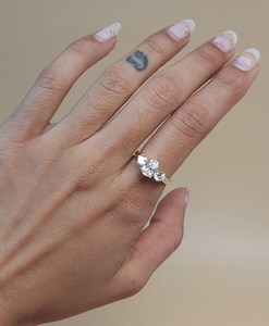 Anillo de Diamante Cultivado en Laboratorio de 1.28 CT en Oro de 18K para Mujer |   Anillo de Compromiso Moderno con Certificado IGI |   Joyería nupcial de lujo VS1 - Product Image 6