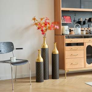 Elegante Set di 3 Vasi da Terra con Decorazioni Floreali in Metallo Nero e Oro per la Festa della Mamma e Decorazioni Matrimoniali - Product Image 6