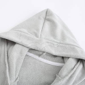 Albornoces de Alta Calidad para Hombre, Tejido Suave y Transpirable, en Oferta Online para Adultos - Product Image 3