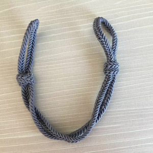 เชือกถักโลหะแบบมีโลโก้และดีไซน์ลายถักแบบกลมเคลือบผิวสำหรับเสื้อผ้าและหมวก รุ่นสั่งทำพิเศษ ปี 2026 - Product Image 1