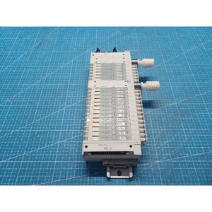 Conjunto de Válvulas Solenoides Neumáticas CKD N4E0-T51R + N4E0-Q + N3E00660-M + N4E0-Q-C + N4E0-T52 Usado Como Es, Semiconductores Legacy - Product Image 2
