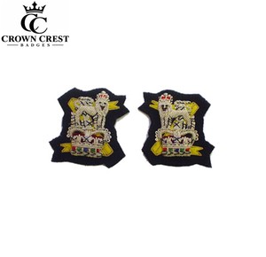 Écusson de luxe brodé de haute qualité avec épingle de sûreté et motif or, emblème décoratif pour blazers et vestes formels - Product Image 2