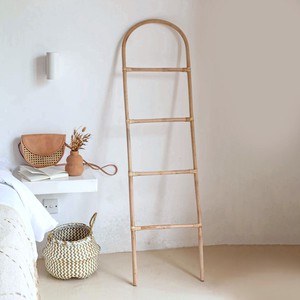 Toallero de pie para decoración del hogar, organizador de toallas de ratán sostenible, escalera para colgar toallas - Product Image 3